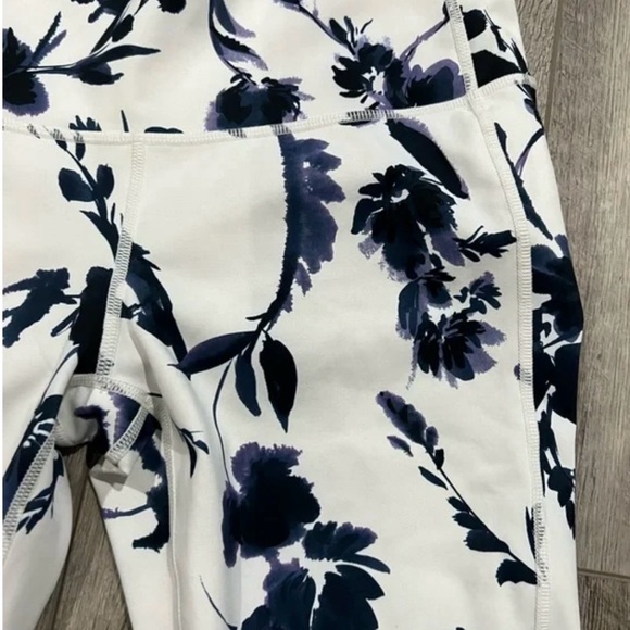 Athleta Water Flower 7/8 Tight Leggings - Picture 5 of 7
